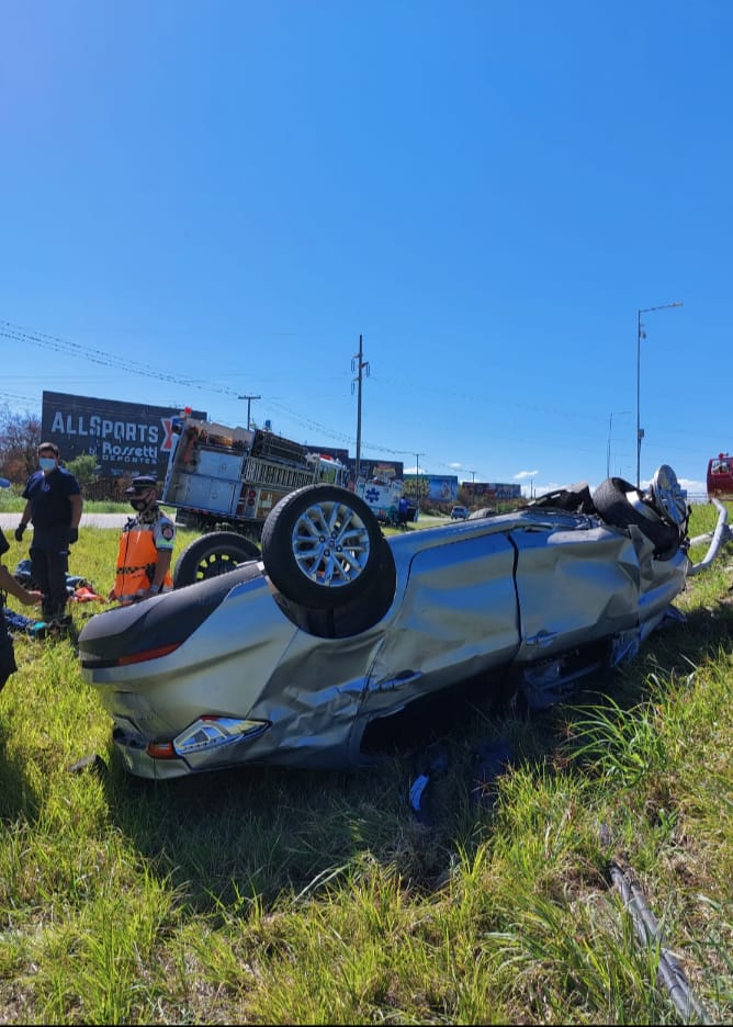 Un Herido Tras Un Fuerte Choque En La Colectora De La Autopista