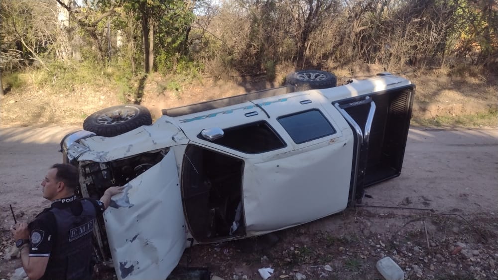 Resultó herido tras perder el control de su camioneta y dar un vuelco