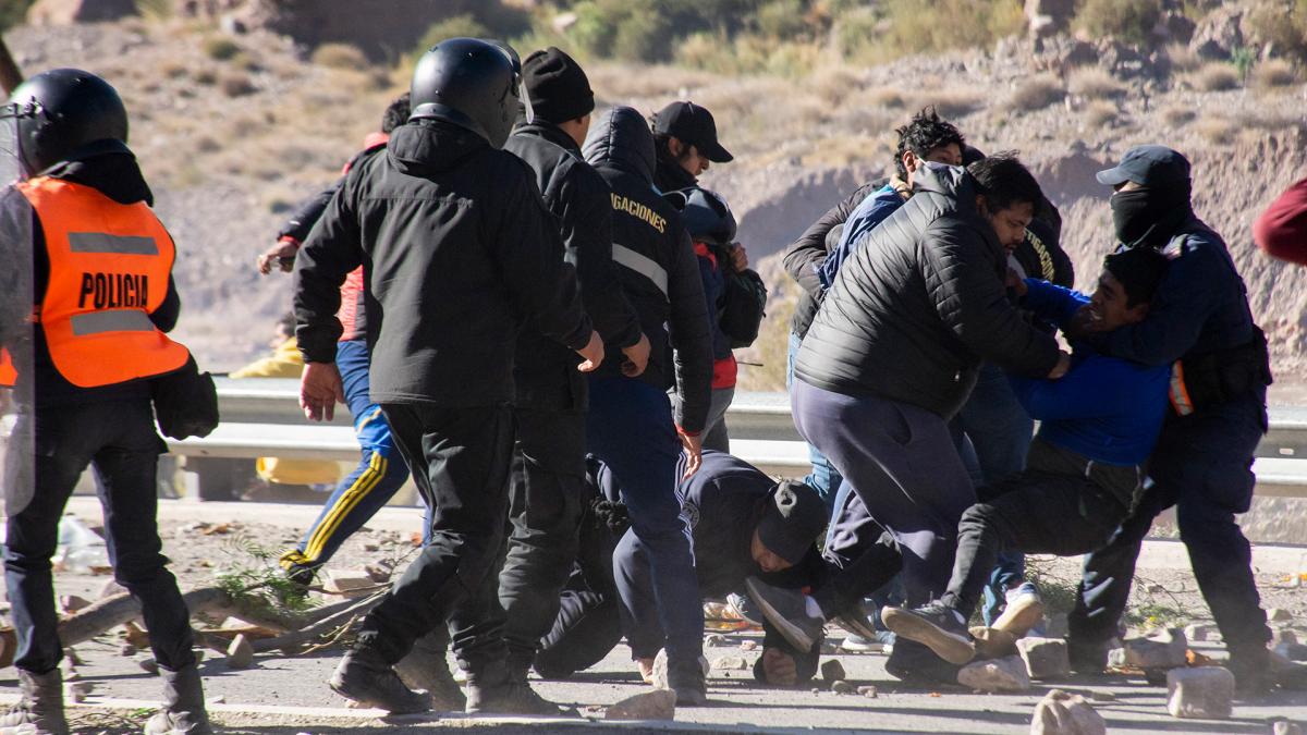 El Gobierno nacional repudió la represión en Jujuy y dijo que Morales