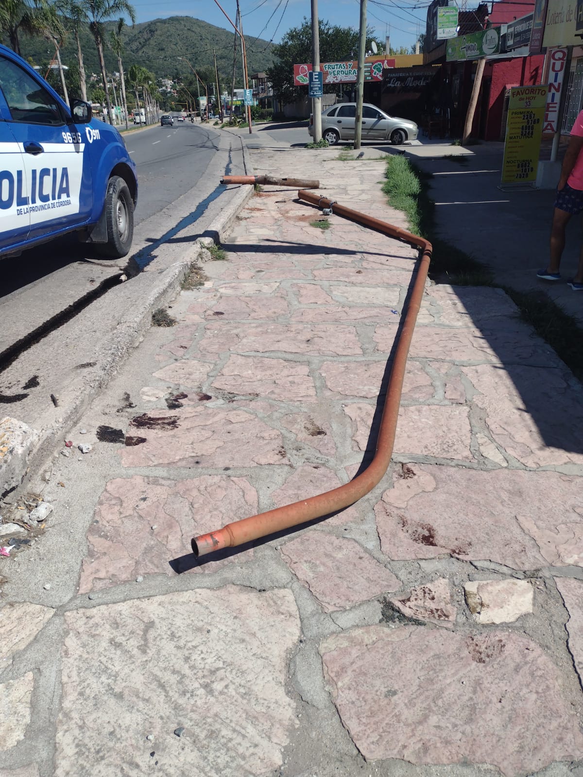 Carlos Paz Choc Violentamente Contra Un Poste De Alumbrado