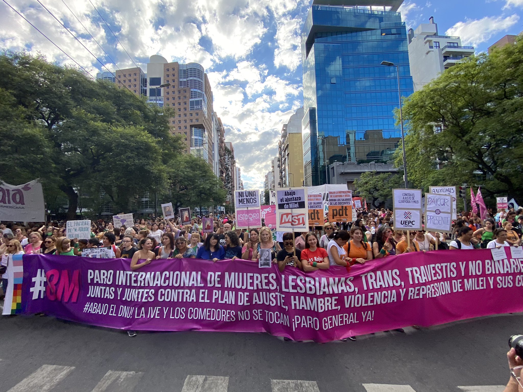 Más de 50 mil personas marcharon en un 8M especial en Córdoba