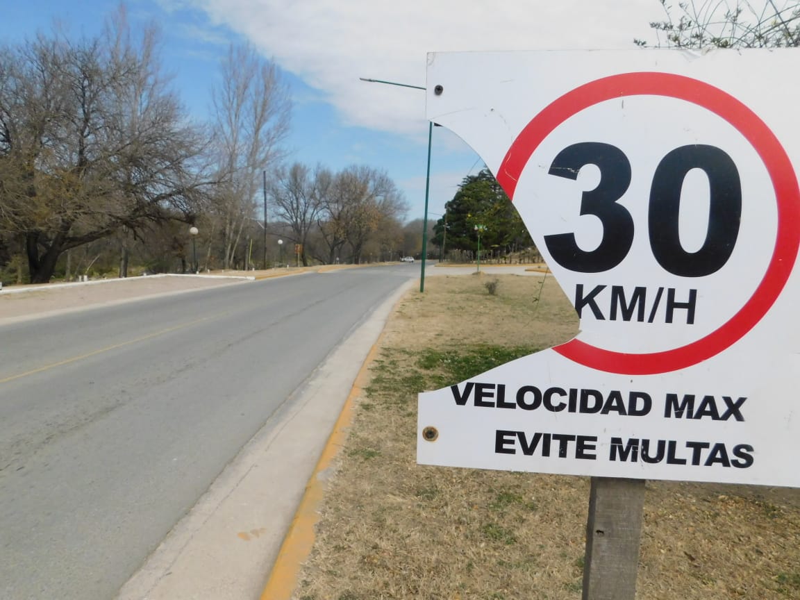 They destroyed posters and lights in San Antonio de Arredondo