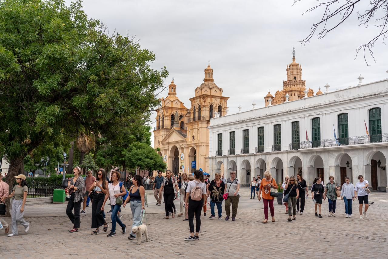 Buena afluencia turística en Córdoba capital en el inicio del fin de largo