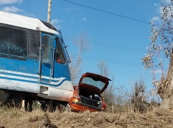 Otro accidente entre un auto y el Tren de las Sierras