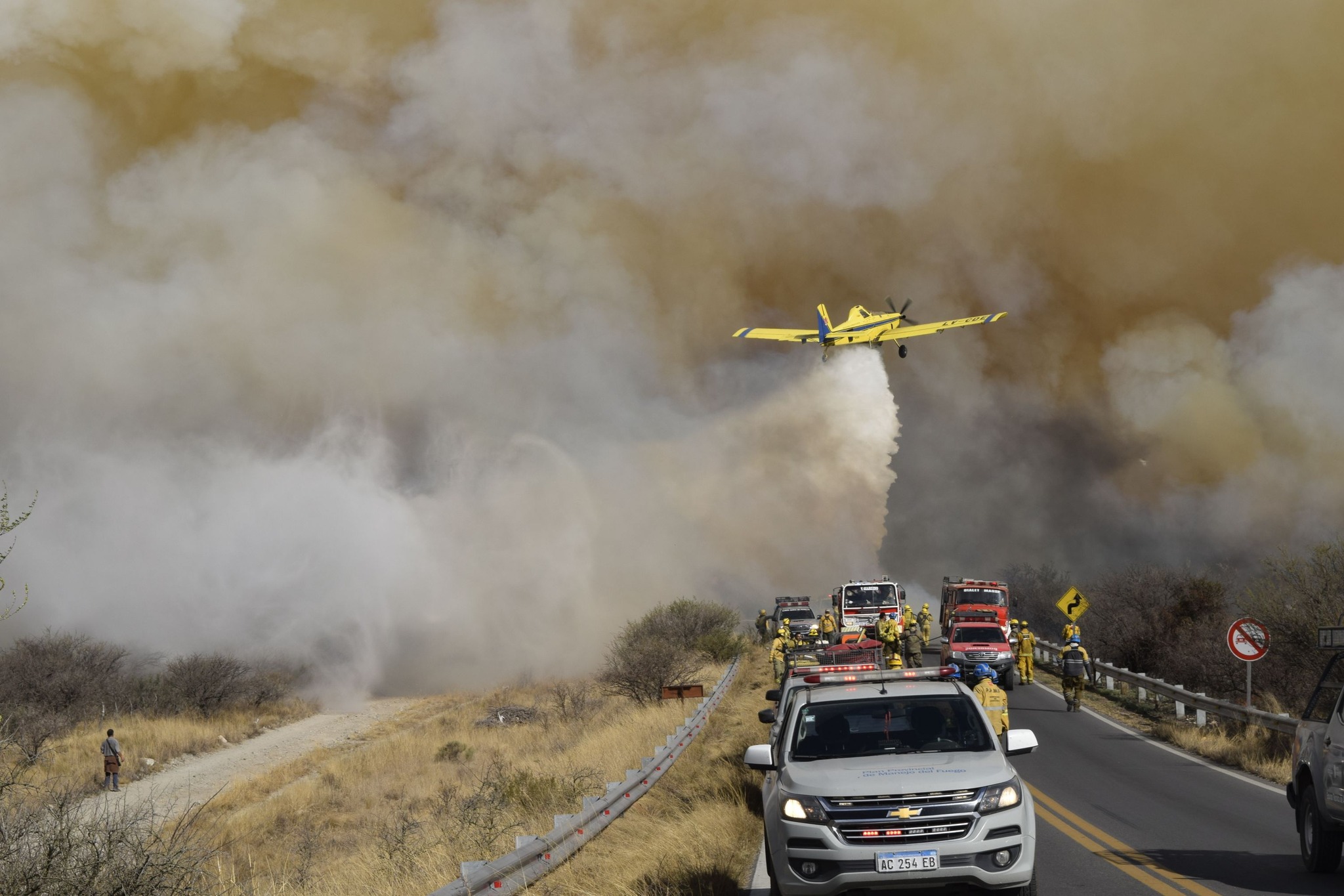 Fotos del incendio en Capilla del Monte: continúa la evacuación preventiva de barrios ante el avance del fuego