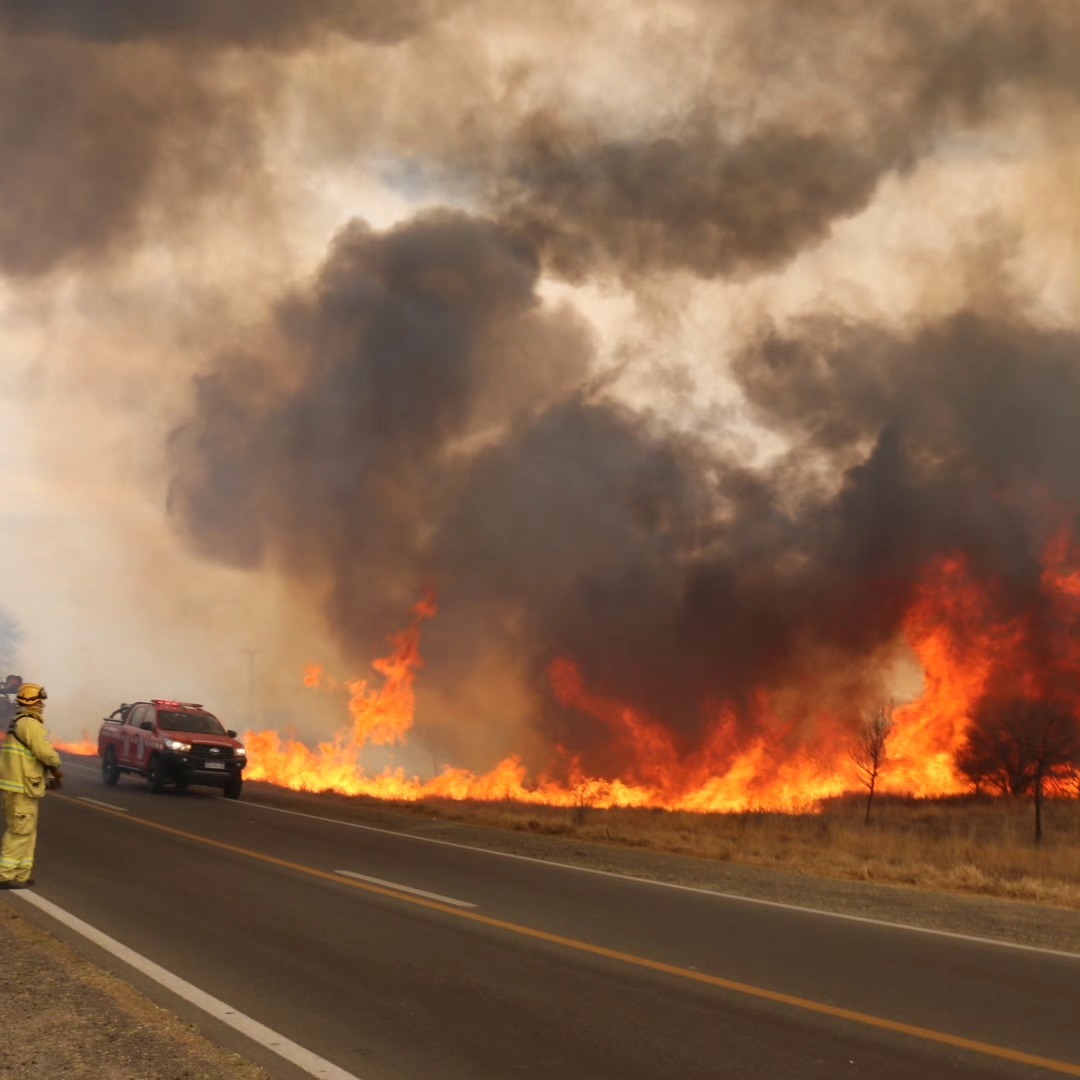 Incendios fuera de control en Capilla del Monte: Cortan la Ruta 38 y evacúan dos barrio