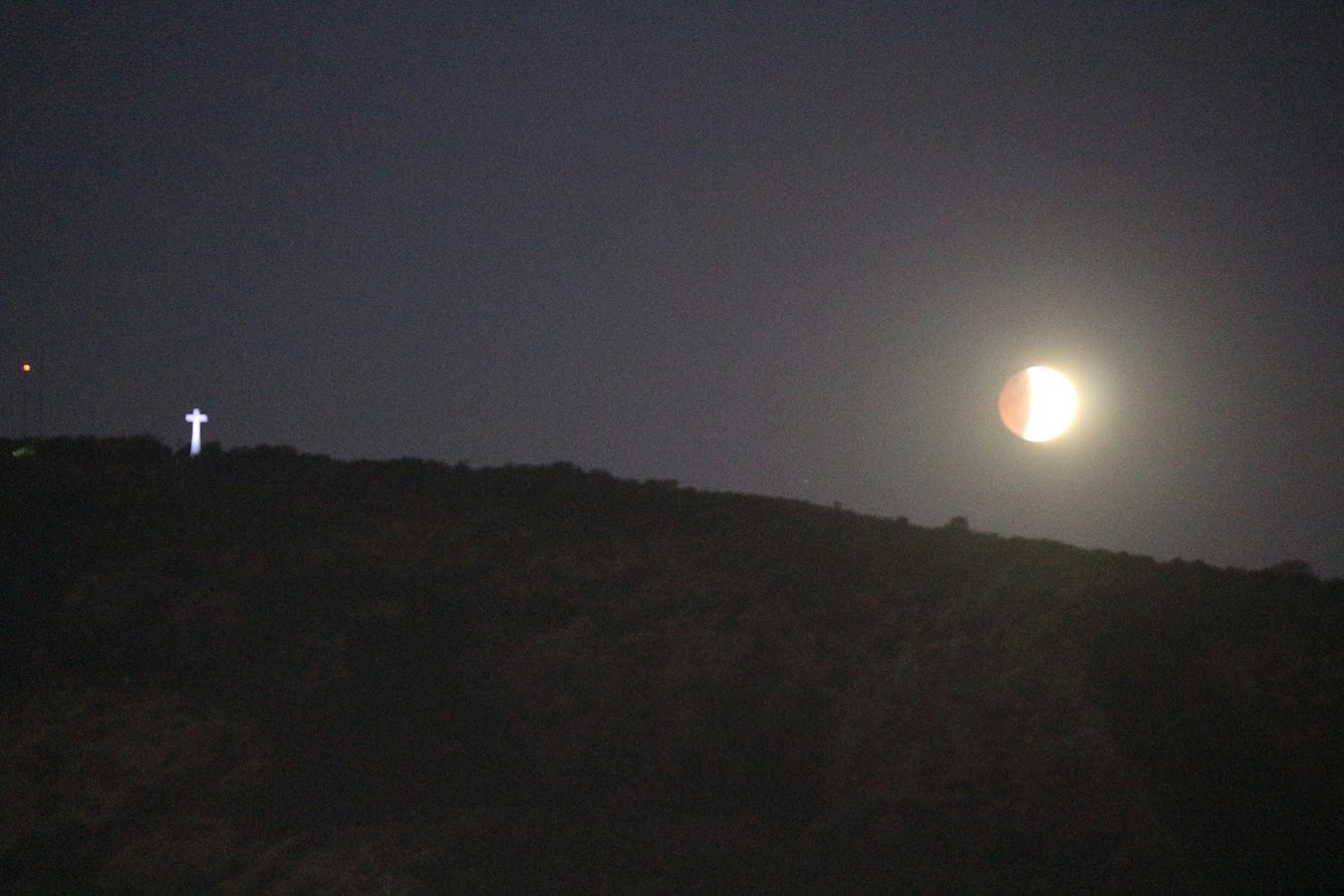 Este martes será el eclipse parcial y la Luna de Cosecha: A que hora se podrá ver el fenómeno en Argentina