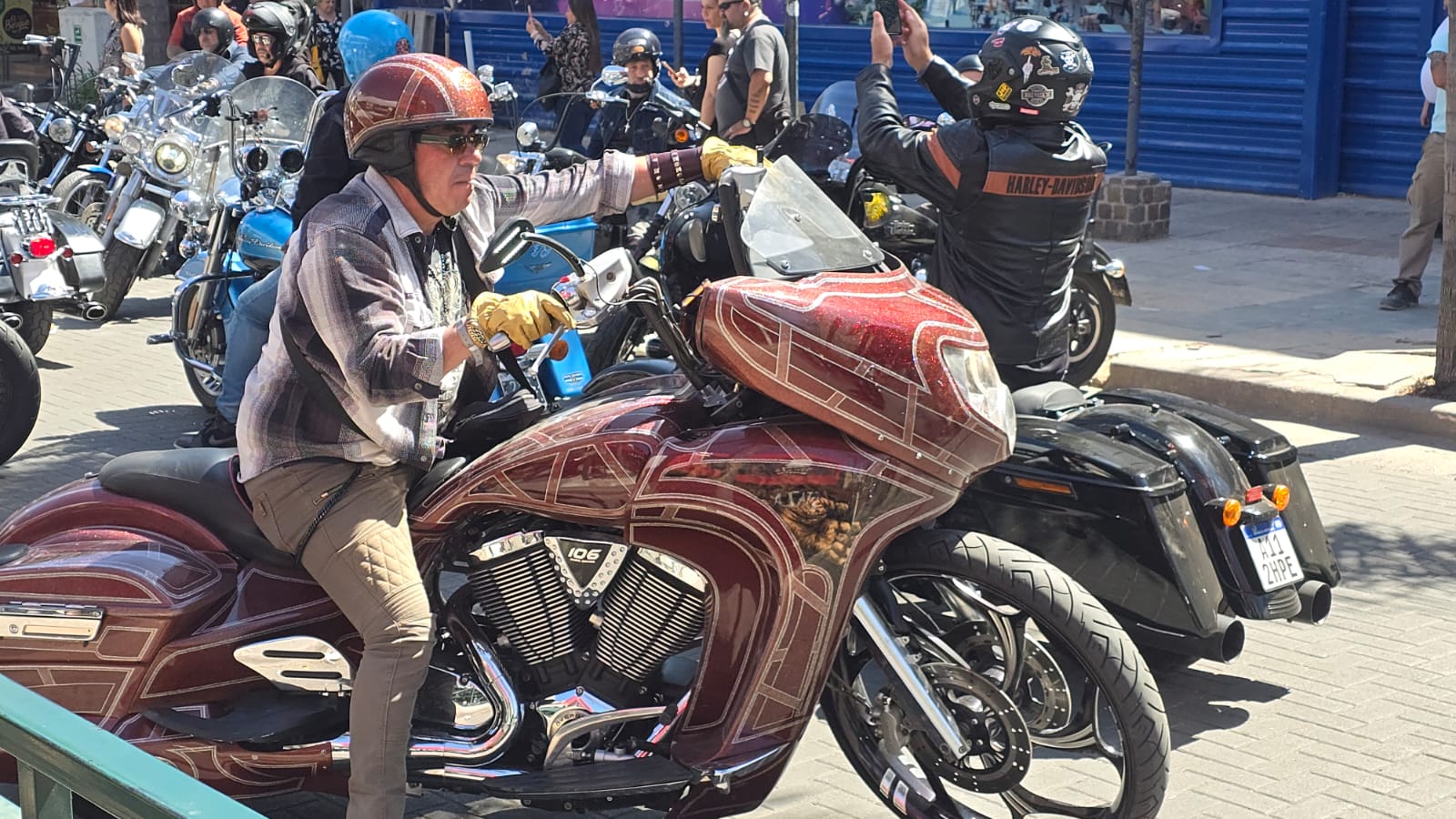 Las Harleys ya se lucieron en el centro haciendo la previa del festival de rock de este viernes