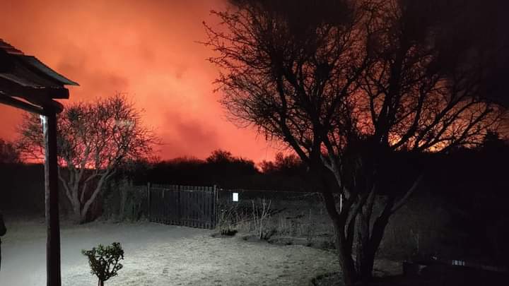 Fuego en Córdoba: Combaten un incendio cerca de San Esteban y controlan un importante foco en La Falda