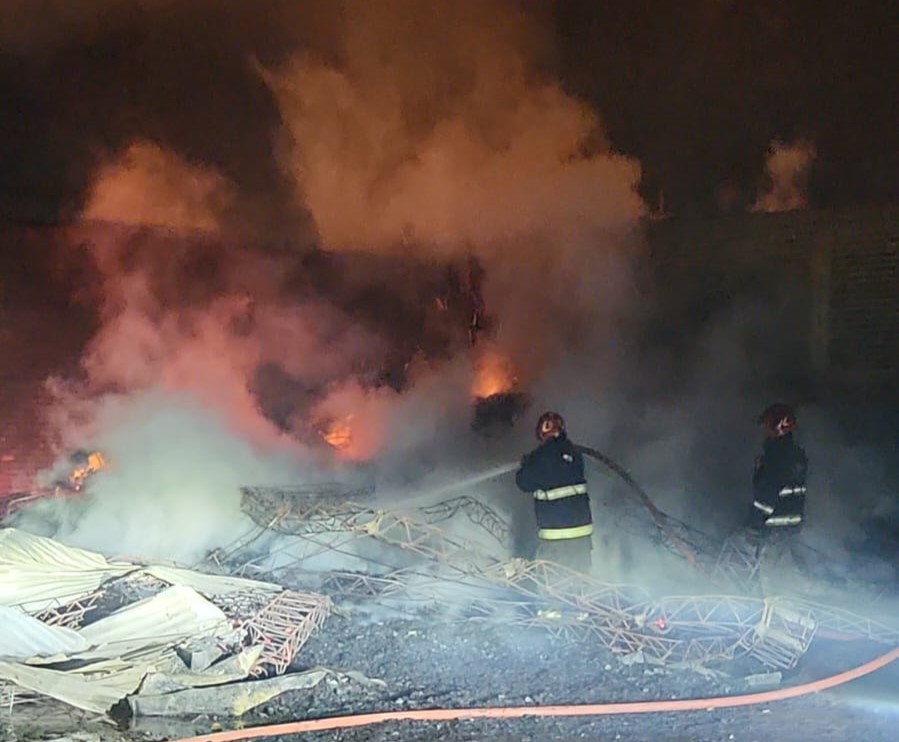 Se incendió un depósito de tarimas de madera en Córdoba