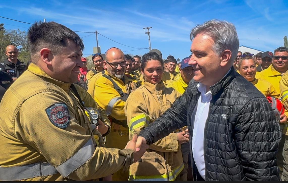 Llaryora anunció que destinará 15.6 mil millones de pesos para remediar los incendios