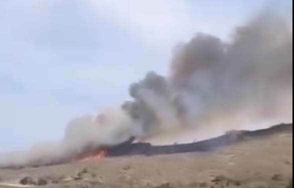 Bomberos combaten un incendio de magnitud entre El Manzano y Salsipuedes