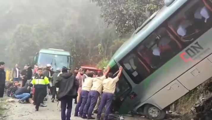 Machu Picchu: micro turístico cayó por una pendiente y hay dos argentinos involucrados