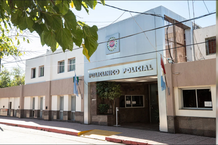 Córdoba: Policías detuvieron a un adolescente y una patota de 60 personas los atacaron