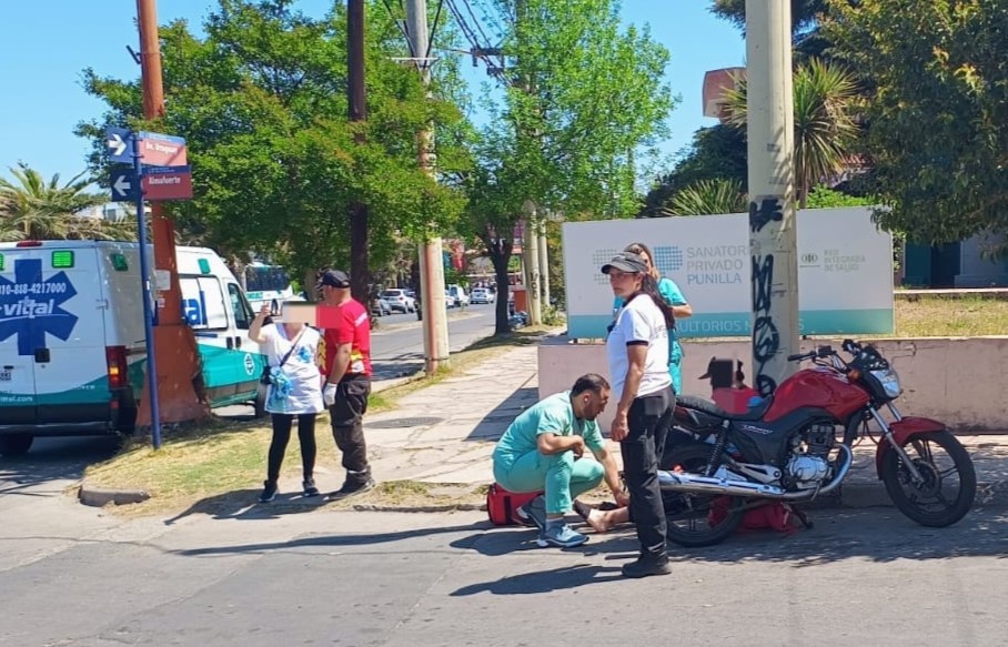 Carlos Paz: Tras una discusión, automovilista embistió al conductor de una moto