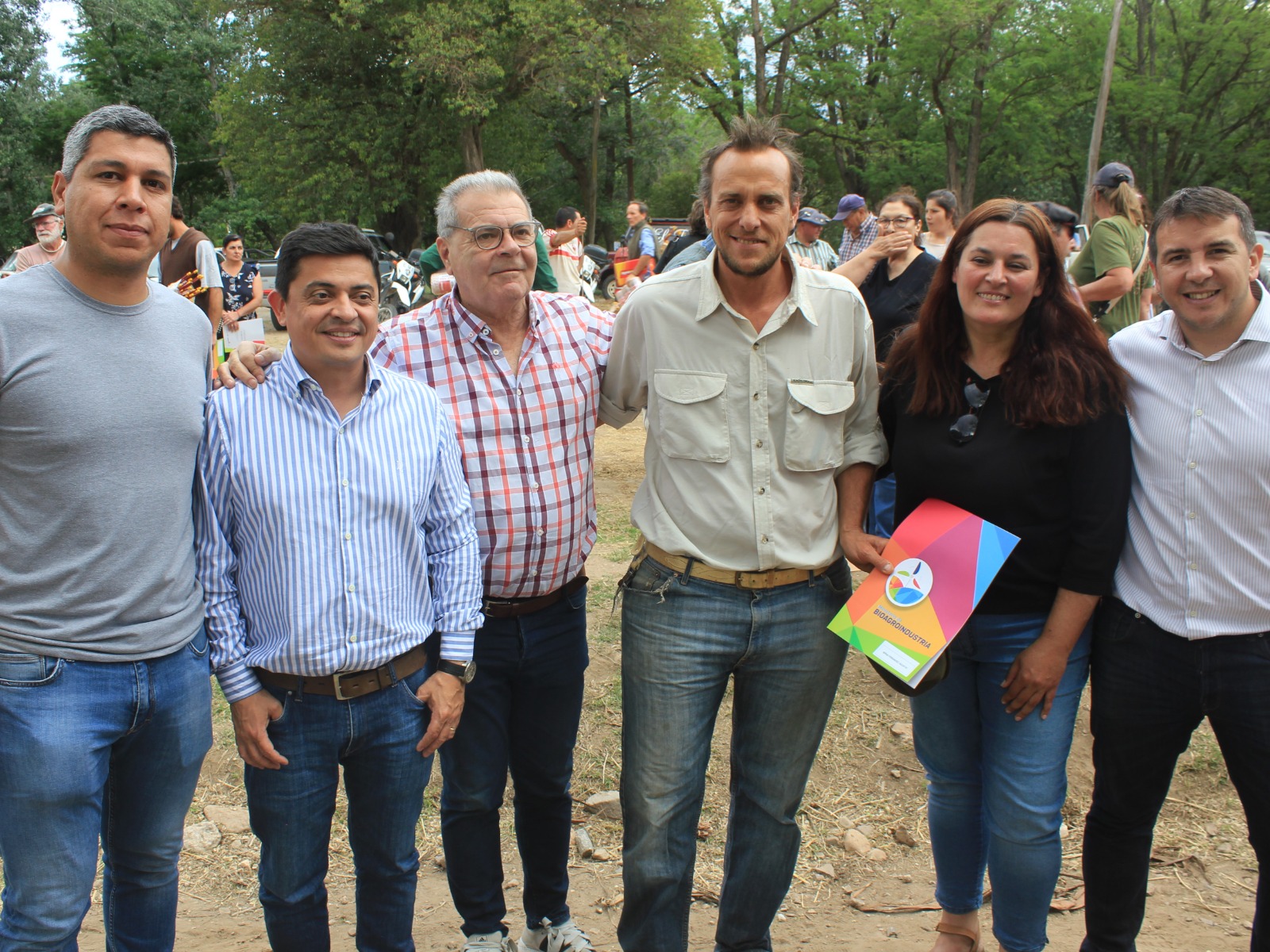 Entrega de asistencia a productores rurales afectados por incendios en San Esteban