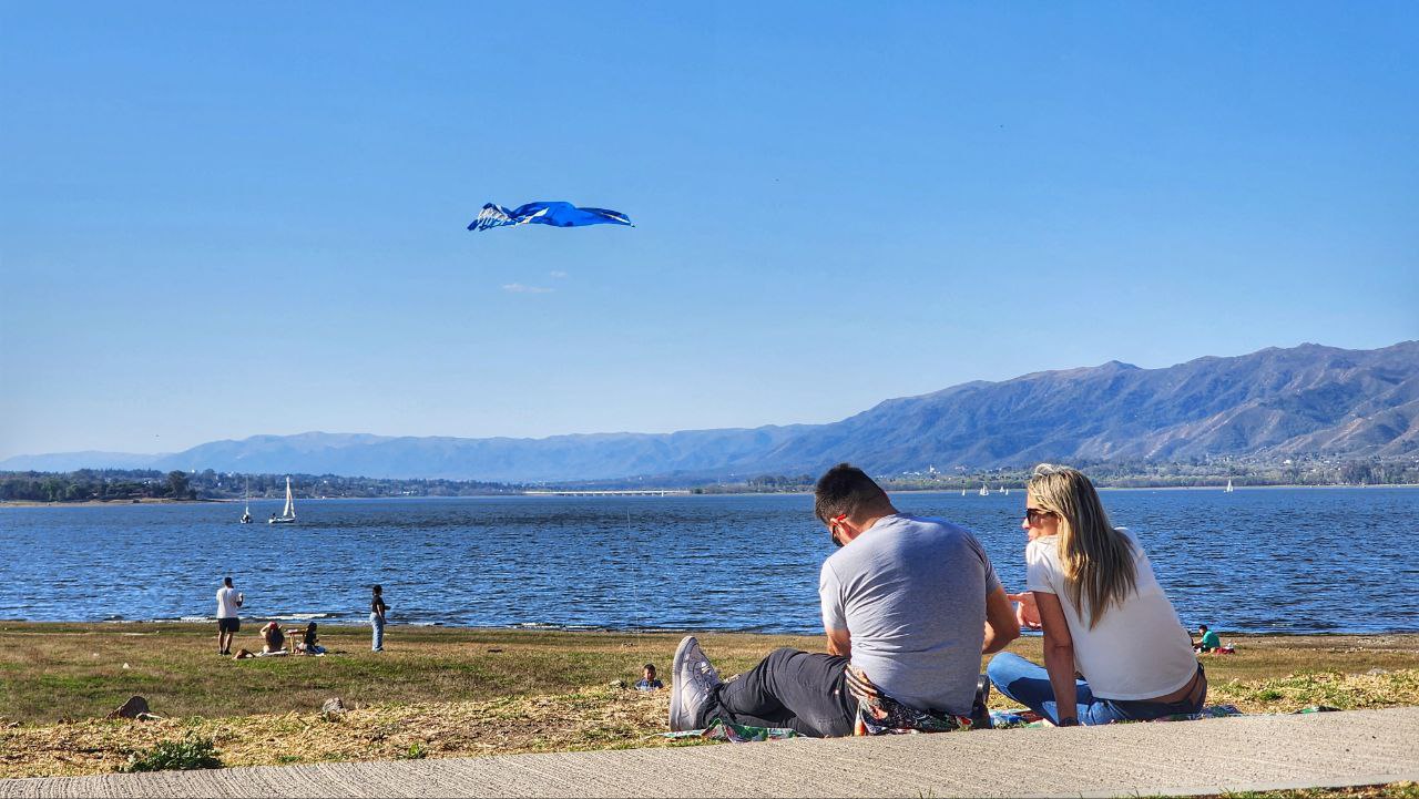 Domingo de sol, viento y calor en Carlos Paz: Se esperan importantes lluvias en la semana