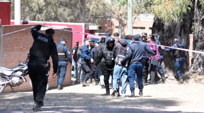 Una mujer policía mató a sus hijos de dos y siete años