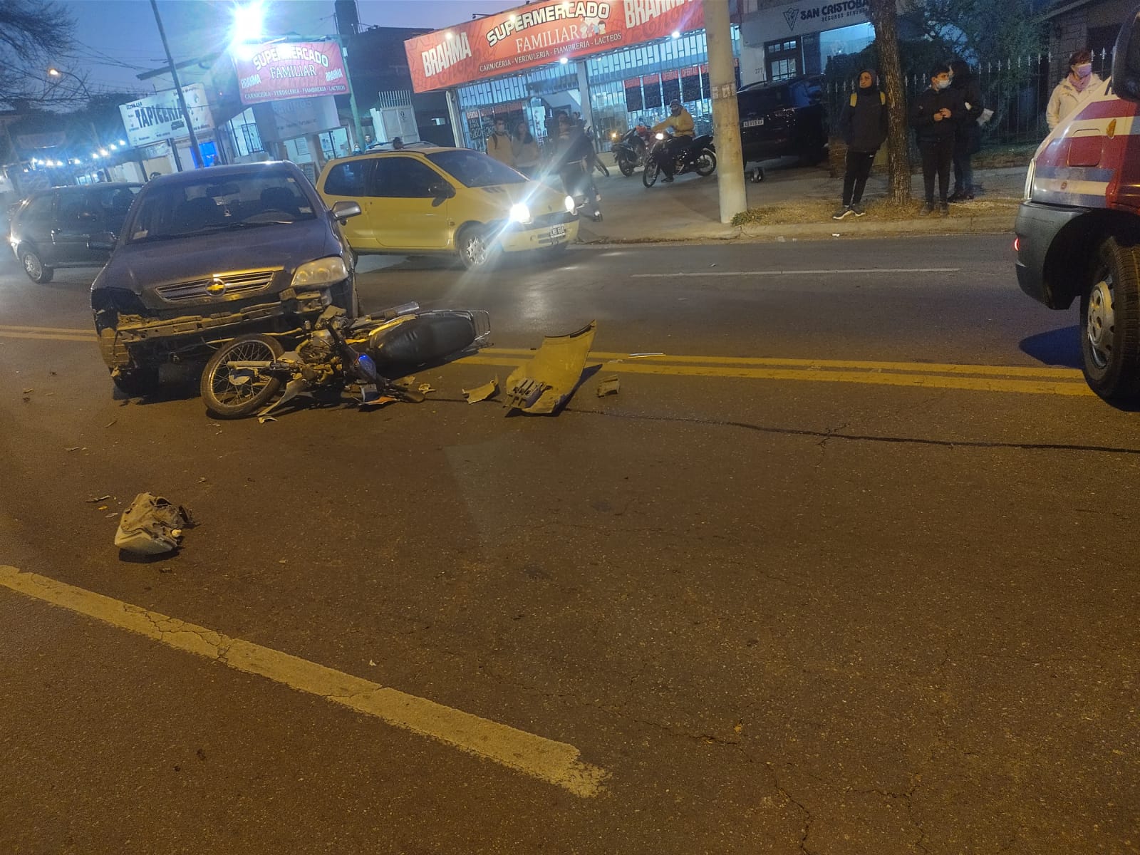 Violento Choque Entre Una Moto Y Un Auto En Av. Cárcano Y Cerrito ...