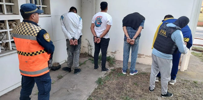 Cuatro Personas Detenidas En El Valle De Punilla Por Trasladar Drogas Para Su Venta 0175