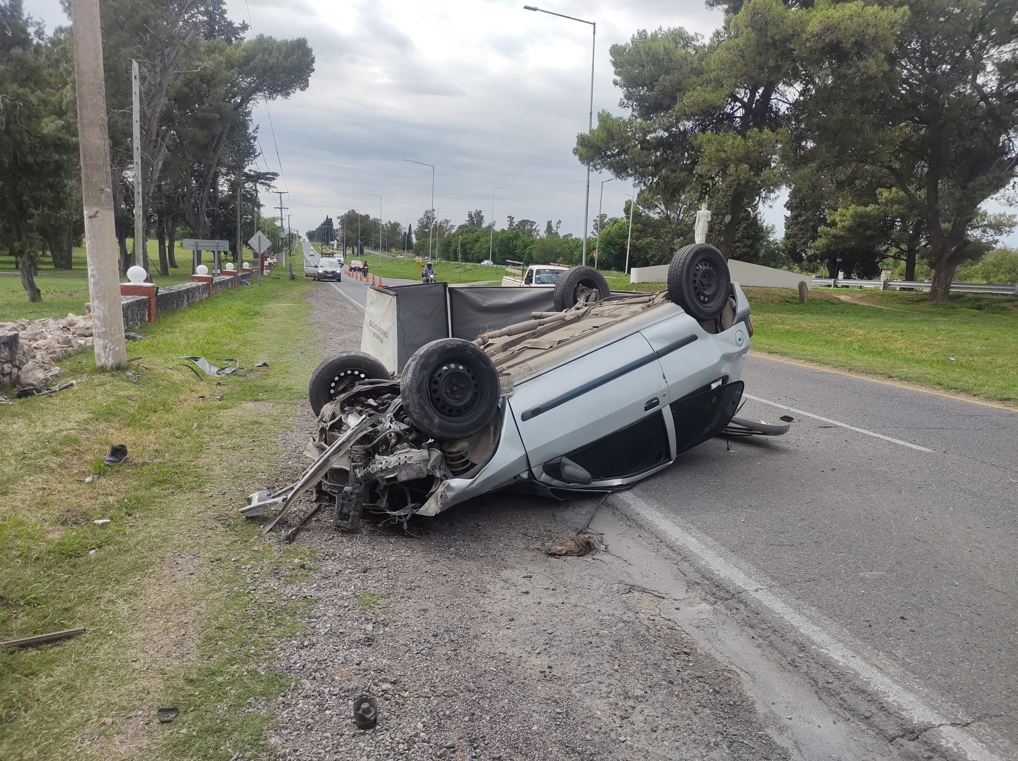 Una joven murió tras un choque y vuelco en el acceso a La Calera